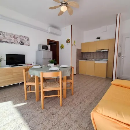 Apartment Primavera 2-1 *